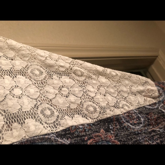Absolutely Famous paisley & lace knit top - Picture 8 of 8